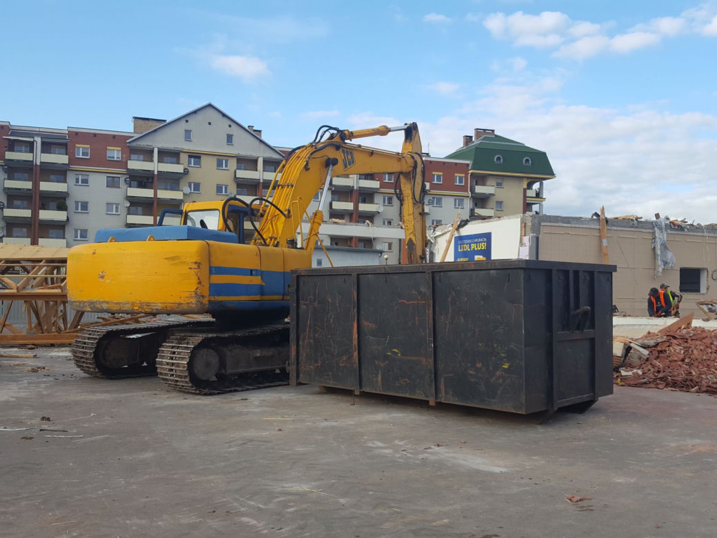 Po starym markecie prawie nie ma śladu. Nowy jesienią