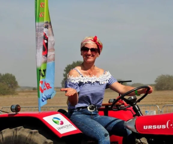 Milena ma nietypowe hobby. Podróżuje po Europie zabytkowym traktorem