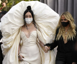 Gwiazdy na Grammy 2021 - Noah Cyrus z mamą