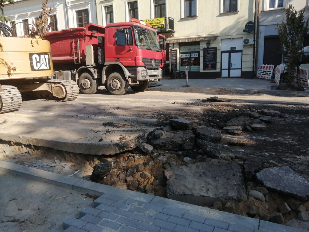 Remont ul. Piłsudskiego w Siedlcach, natrafiono na ciekawe znalezisko