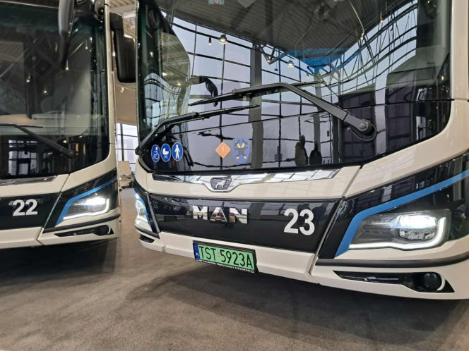 Pięć nowych autobusów elektrycznych trafia do komunikacji miejskiej w Starachowicach