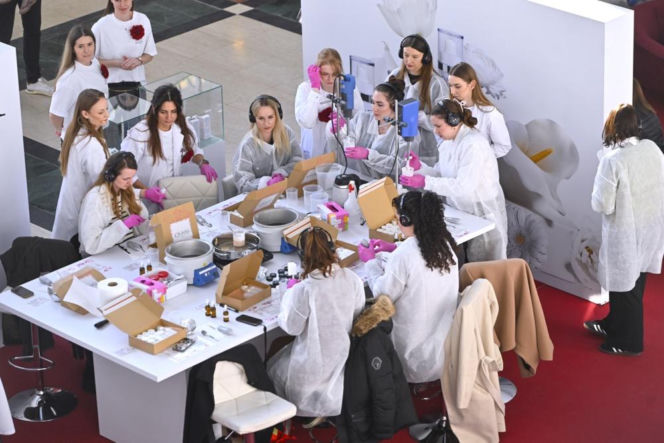 "nieZWYKŁA KOBIETA”