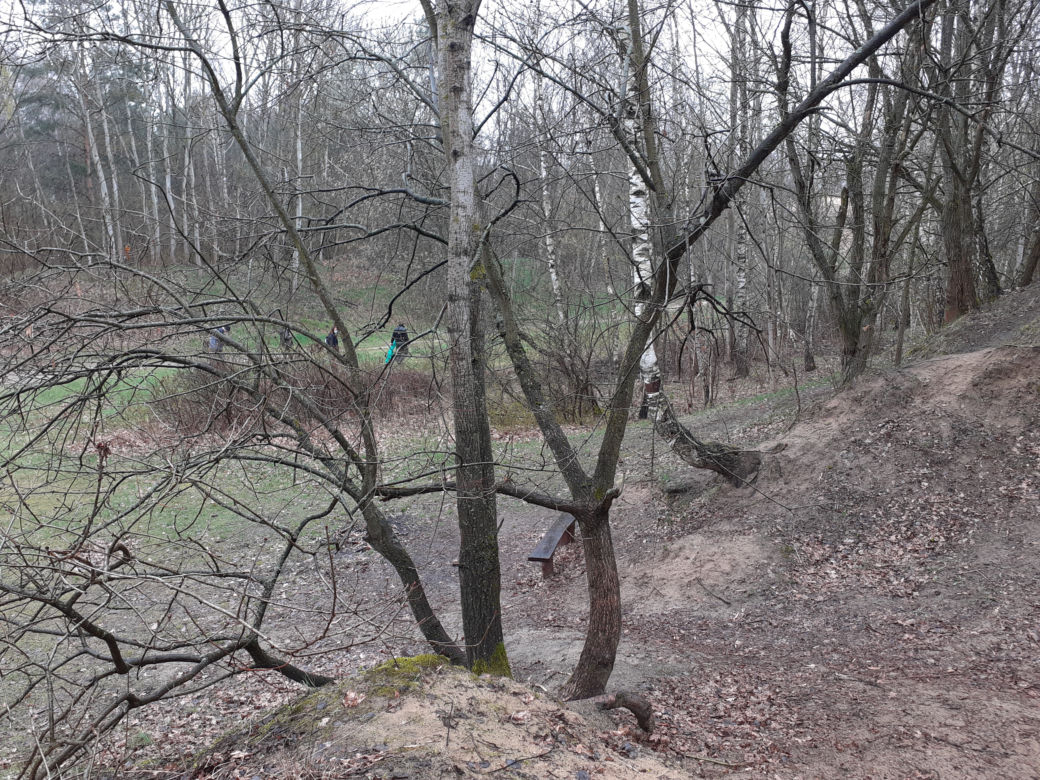 Czuwam dla Ziemi - akcja sprzątania uroczyska Sekuła przez harcerzy w Siedlcach 22.04.2021