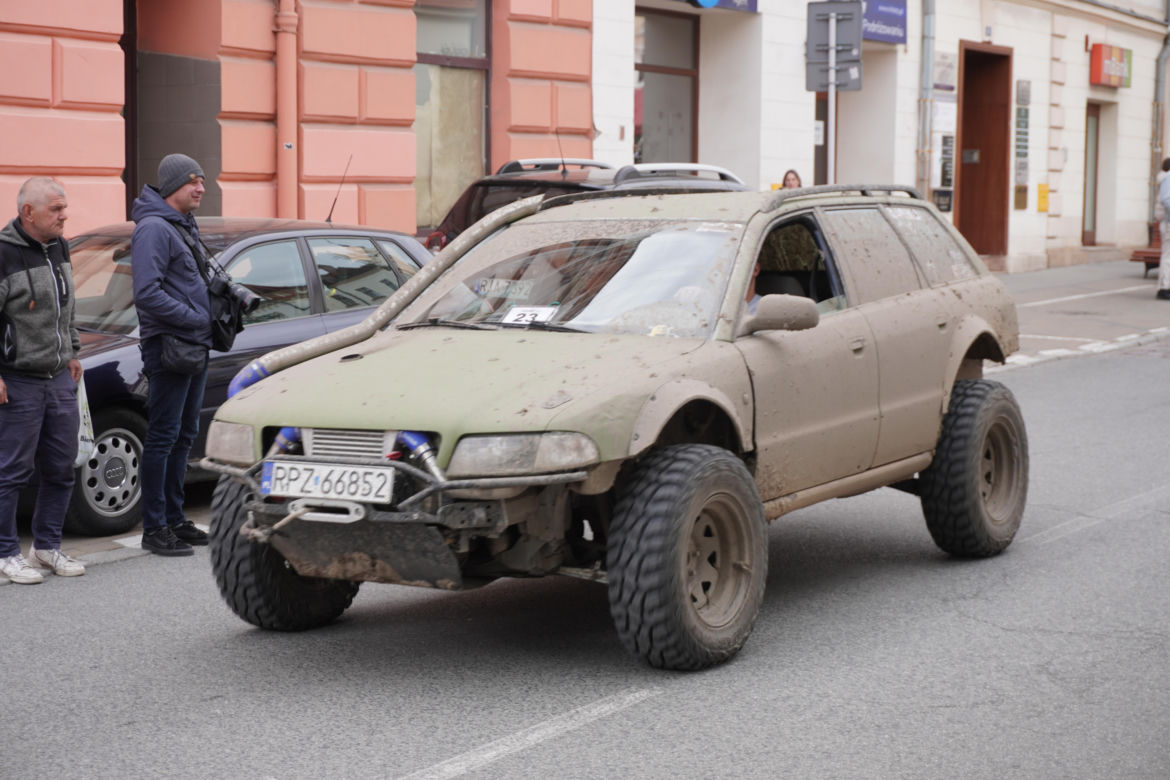 Rzeszowskie Juwenalia rozpoczęte. Barwny korowód przeszedł przez miasto 