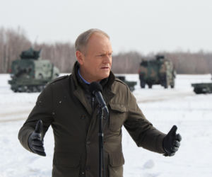 Premier i szef MON na poligonie w Zielonce obserwowali testy bezzałogowców