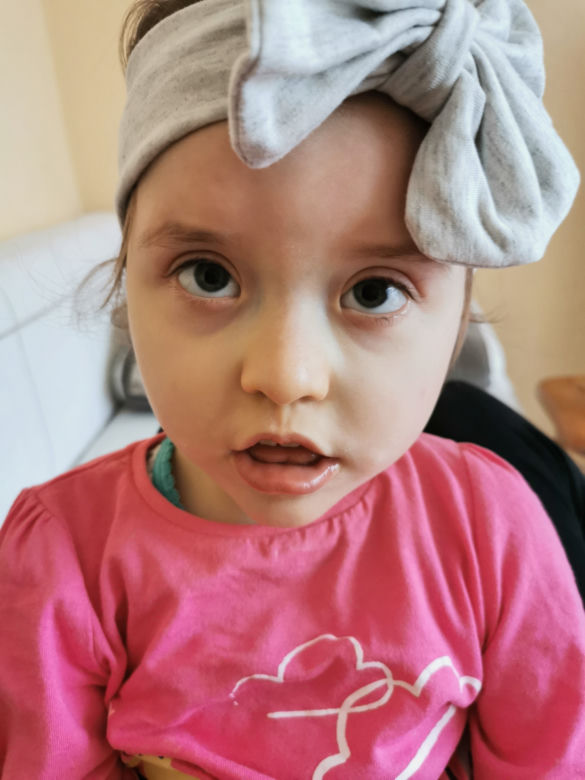Trwa zbiórka na rehabilitacje małej Neli. Z powodu epidemii stan dziewczynki się pogorszył [ZDJĘCIA]
