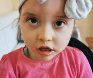 Trwa zbiórka na rehabilitacje małej Neli. Z powodu epidemii stan dziewczynki się pogorszył [ZDJĘCIA]
