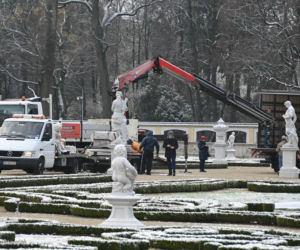 Nowe rzeźby w Ogrodach Branickich. To Flora, Ceres, Bachus i Saturn [ZDJĘCIA]