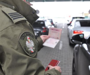 Ile zarabia się w straży granicznej? Zarobki, dodatki i wsparcie finansowe [ZESTAWIENIE]