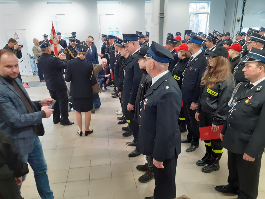 Przekazanie promes dla młodzieżowych drużyn strażaków ochotników w KM PSP w Siedlcach