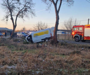 Miłosław. Złodziej samochodu firmy kurierskiej zginął w wypadku. Ruszyła zbiórka na kuriera [ZDJĘCIA]