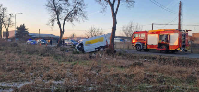 Miłosław. Złodziej samochodu firmy kurierskiej zginął w wypadku. Ruszyła zbiórka na kuriera [ZDJĘCIA]