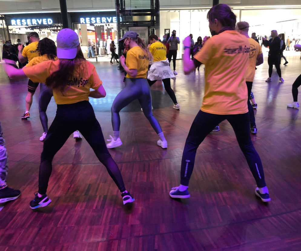 Flashmob w Manufakturze. Trenerzy z Łodzi chcą ratować branżę fitness