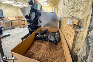 Tak wyglądała zlikwidowana fabryka papierosów. Kulisy akcji w Małopolsce