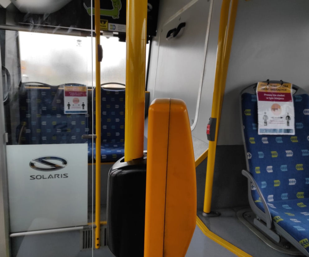 Białystok. Pobudzony 20-latek w autobusie BKM. Kierowca wezwał pomoc. Prawda wyszła na jaw