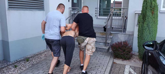 Polał Adama łatwopalną cieczą i podpalił. Na horror patrzyły dzieci