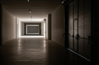 Gigantyczny pożar na Targówku. Co naprawdę płonęło w warszawskim magazynie?