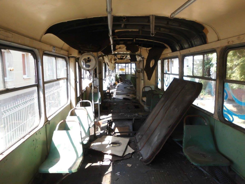 Jesteście ciekawi jak wyglądają od środka stare, opuszczone tramwaje? Mamy dla Was [ZDJĘCIA]!