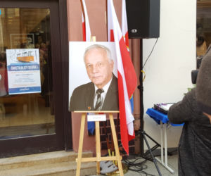 Nowe autografy na ul. Długiej! Swoje podpisy odsłonili bracia Sekielcy, Jan Rulewski i Antoni Tokarczuk [ZDJĘCIA, WIDEO]