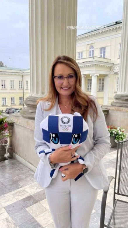Wiceprezydent Renata Kaznowska ma do wylicytowania gadżet dla fanów sportu - olimpijską maskotkę z Tokio