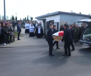 Polacy żegnają Łukasza Litewkę. Kondukt żałobny