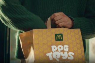 Tego jeszcze nie było. W McDonald’s wprowadzili ofertę dla psów „Happy Doggy”