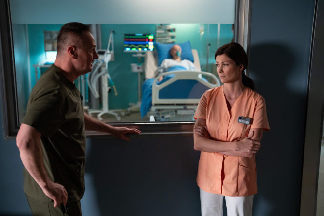 Na dobre i na złe odc. 988. Aleś Zagajewski (Paweł Małaszyński), Iga (Anna Szymańczyk), pielęgniarka Ania (Anna Lucińska)