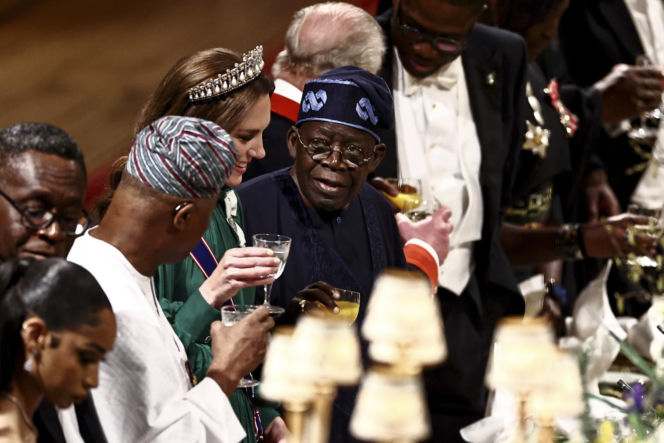 Wszyscy mówią o księżnej Kate. Na głowie ma tiarę Diany, w uszach kolczyki zmarłej królowej