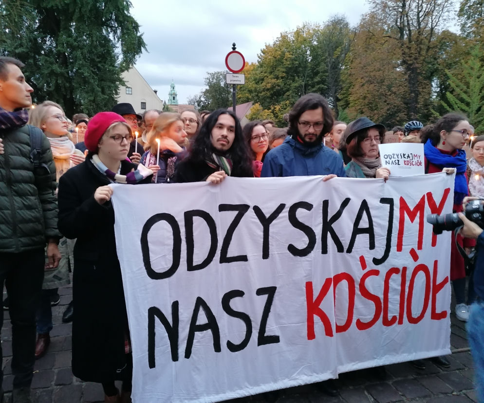 Protest katolików pod krakowską kurią