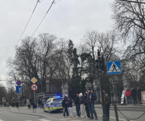 Napad w Lublinie. 17-latek w kominiarce zabrał niedopite piwo