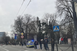 Napad w Lublinie. 17-latek w kominiarce zabrał niedopite piwo