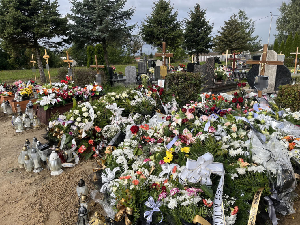 Krzysztof zginął w koszmarnym wypadku koło Łasina. Widok grobu chwyta za serce