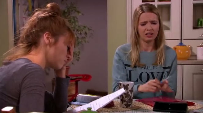 Pierwsza miłość. Aśka (Paulina Gałązka), Daria (Angelika Kujawiak)