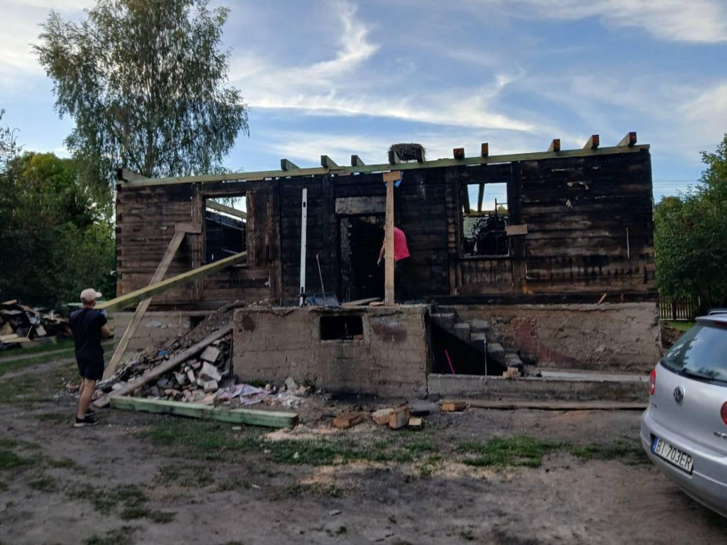Rodzina z Topolan odbudowuje dom po pożarze