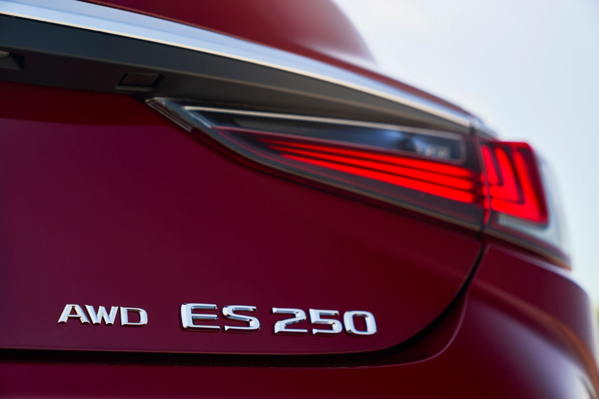 Lexus ES z napędem AWD