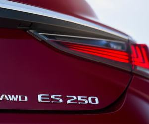 Lexus ES z napędem AWD