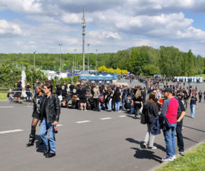 Długie kolejki i tłum fanów przed koncertem Metaliki