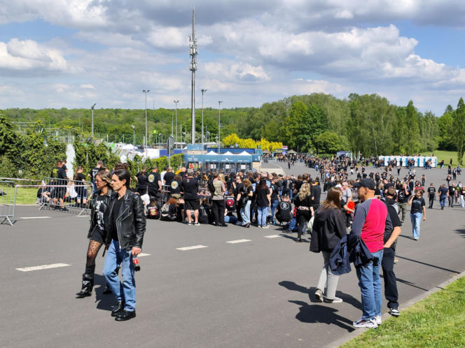 Długie kolejki i tłum fanów przed koncertem Metaliki