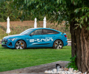 Audi e-tron Sportback 55 quattro S line (Antigua Blue)