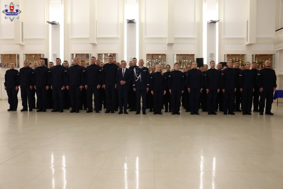 Lublin: Nowi policjanci złożyli ślubowanie. Nowi funkcjonariusze w Lubelskiem [ZDJĘCIA]