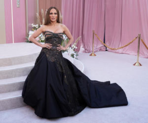 J. Lo w Polsce za trzy lata mogłaby być emerytką. Pokazała się w białym bikini