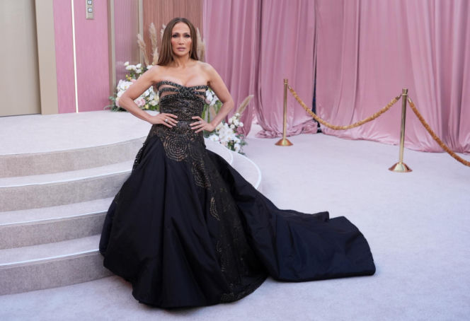 J. Lo w Polsce za trzy lata mogłaby być emerytką. Pokazała się w białym bikini