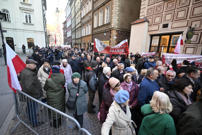 Msza za ofiary Smoleńska w Archikatedrze. Obecni Nawrocki i Kaczyńska