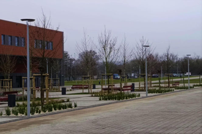 Plac przed Netto Areną po przebudowie