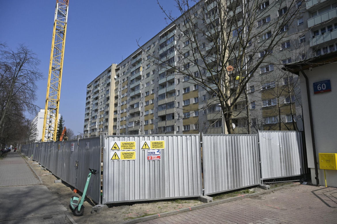 Deweloper buduje apartamentowiec tuż pod ich oknami. „Ten blok zasłoni nam świat”