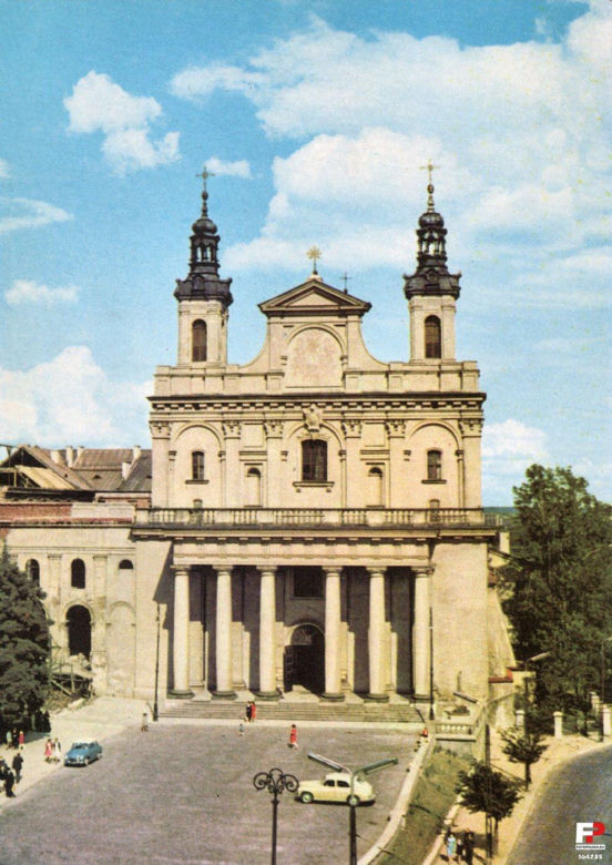 Jeden z pierwszych barokowych budynków wzniesionych poza Włochami. Znajduje się w stolicy woj. lubelskiego!