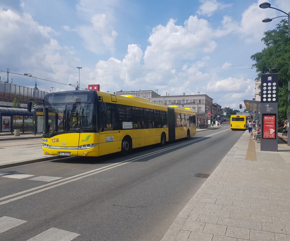 Czy każdy music nosić maseczkę w autobusie?