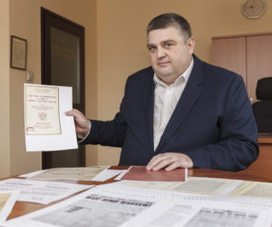 Pan Wojciech chce wydać album z zagranicznymi gazetami z czasów wojny
