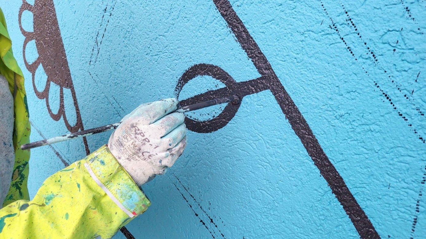 Nowy mural na Naramowicach. Upamiętnia budowę nowej trasy tramwajowej