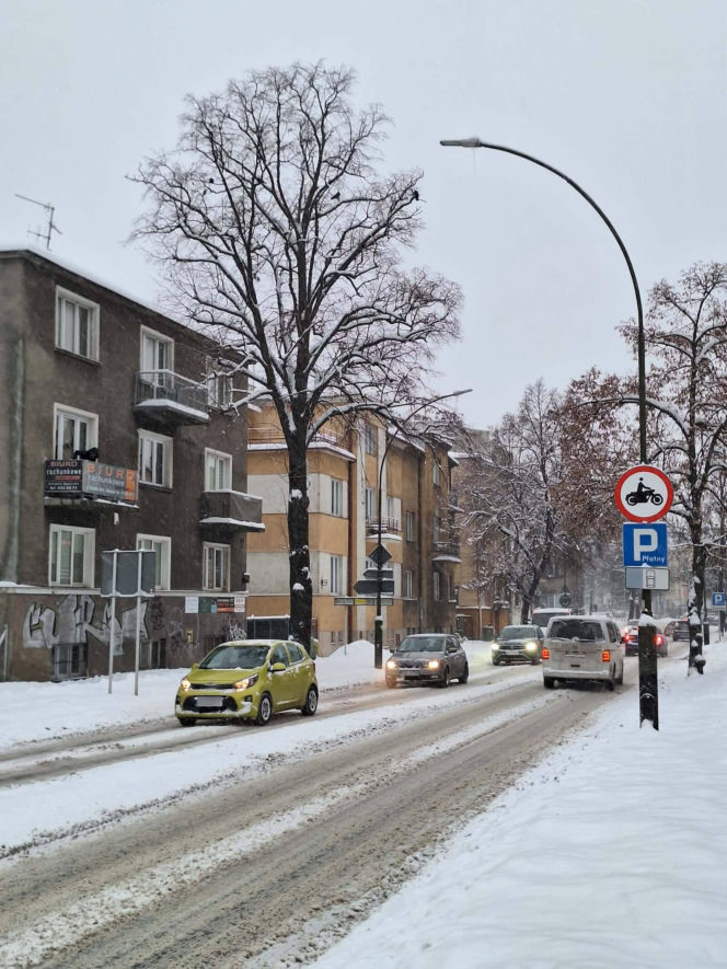 Zima na Podkarpaciu nie odpuszcza. Błoto pośniegowe utrudnia jazdę w regionie